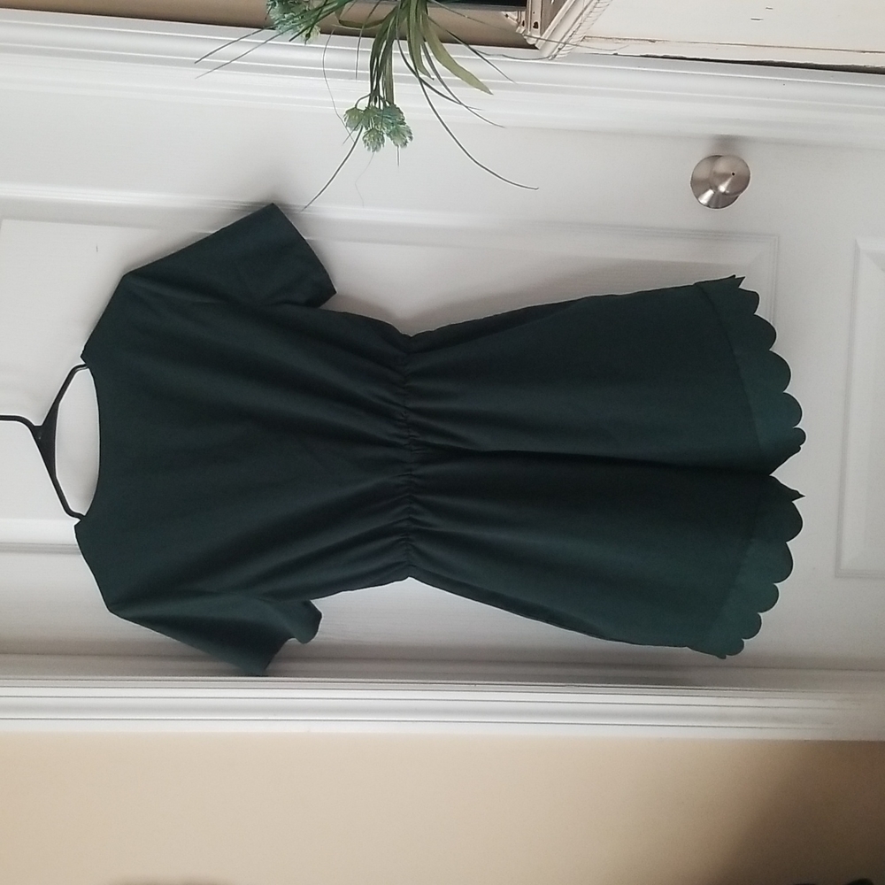 Dark green scalloped edging romper - Picture 3 of 3